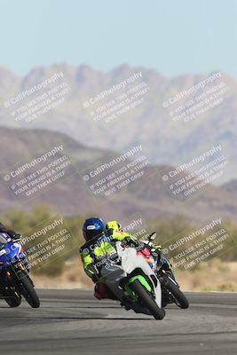 media/Oct-30-2025-Racers Edge (Thu) [[dabbdaf680]]/3-B Group/Session 2 (Turn 14)/